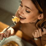 ¿Por qué ciertos olores nos hacen comer más?