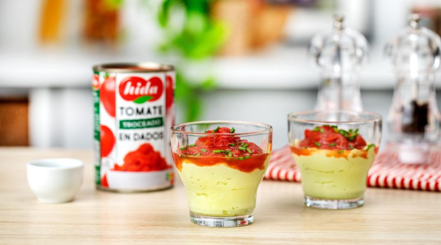 Crema de aguacate con tomate