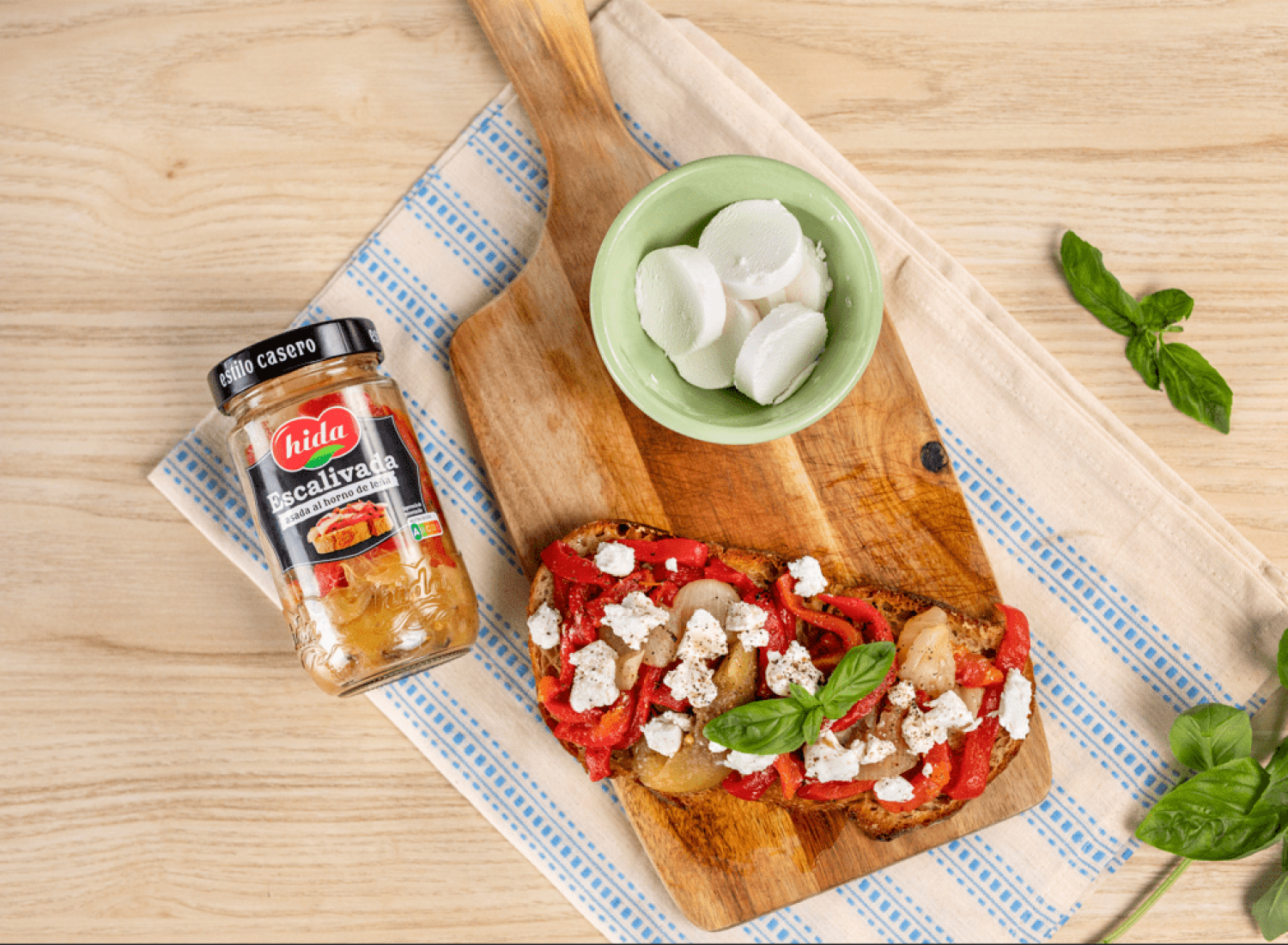Tosta de masa madre con escalivada y queso de cabra