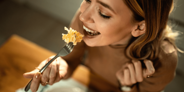 ¿Por qué ciertos olores nos hacen comer más?