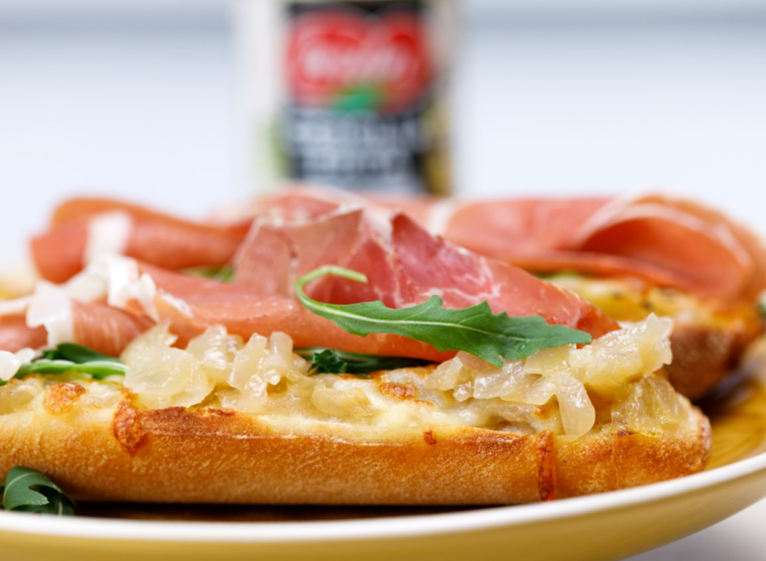 Receta de panini de Cebolla frita, rúcula y jamón serrano