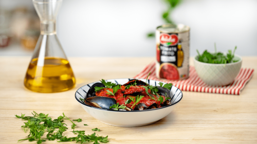 Mejillones en salsa de tomate y vino blanco