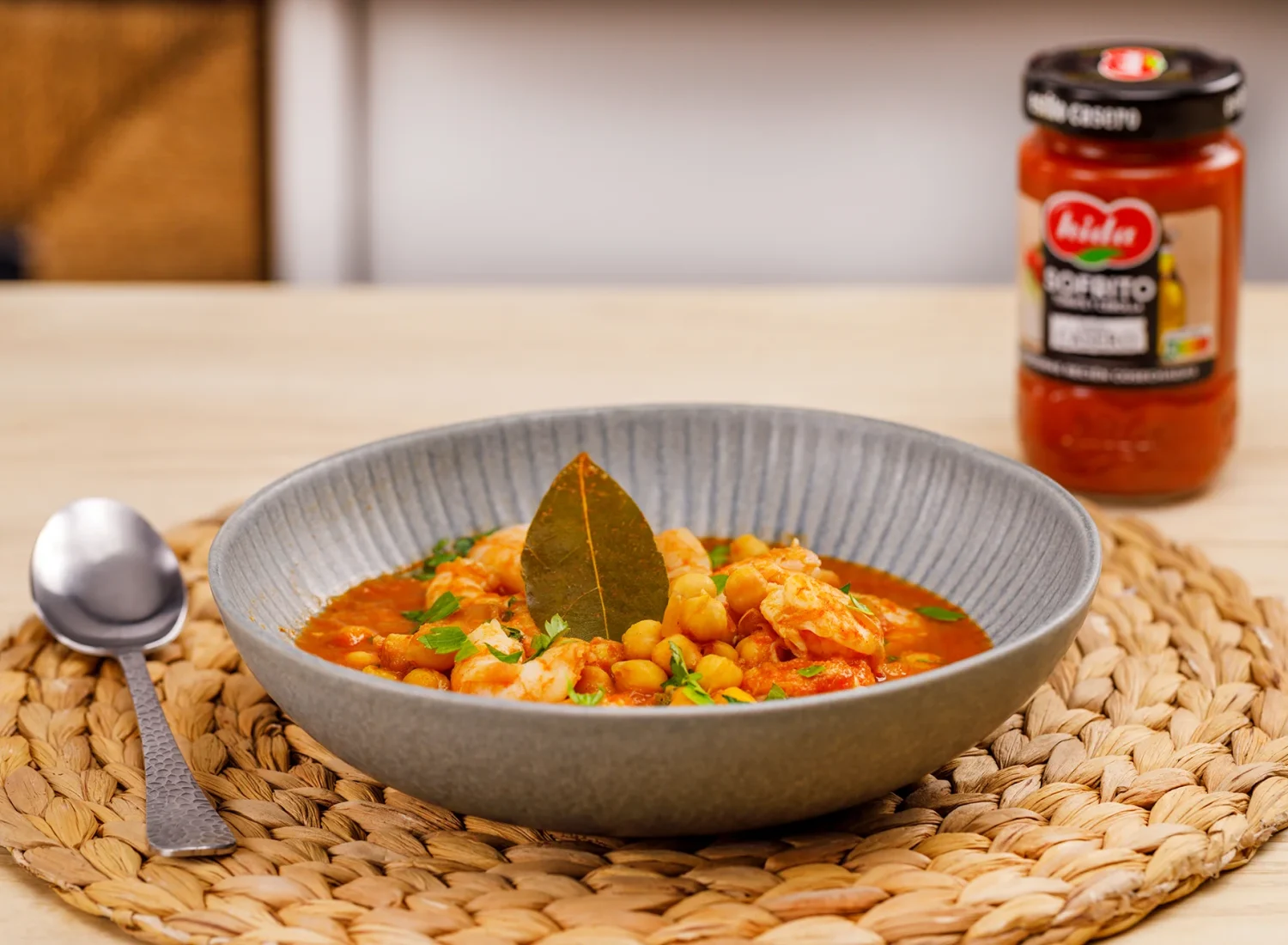 Garbanzos-al-curry-con-langostinos