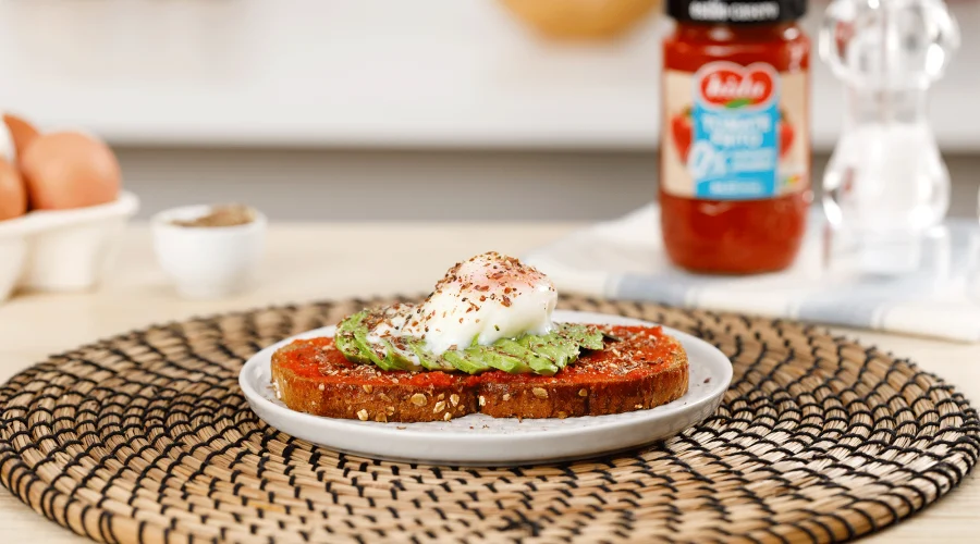 tostada-tomate-aguacate-huevo