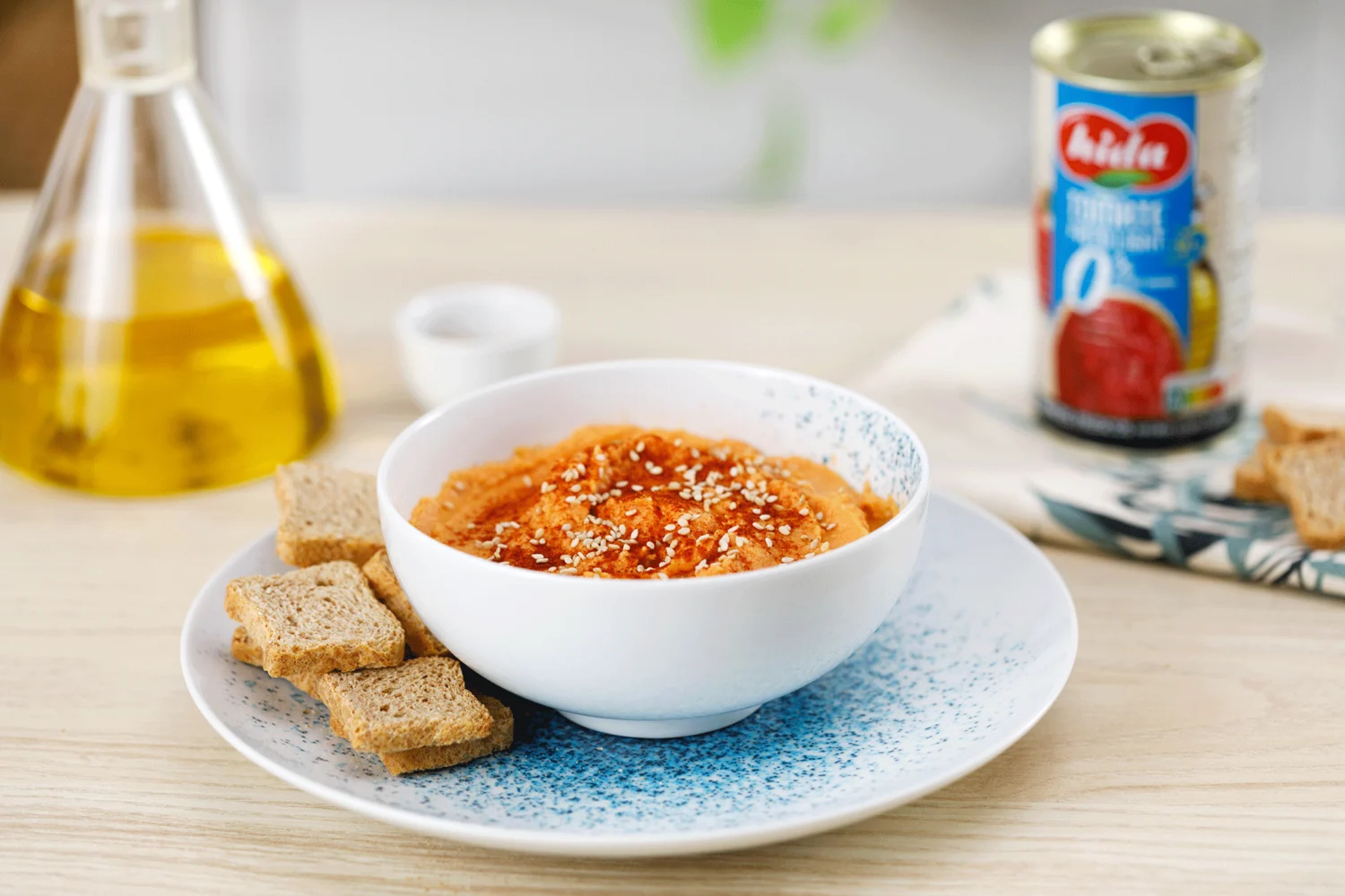 5 recetas de tapas gourmet para convertir tu casa en un restaurante receta-hummus-garbanzo-light