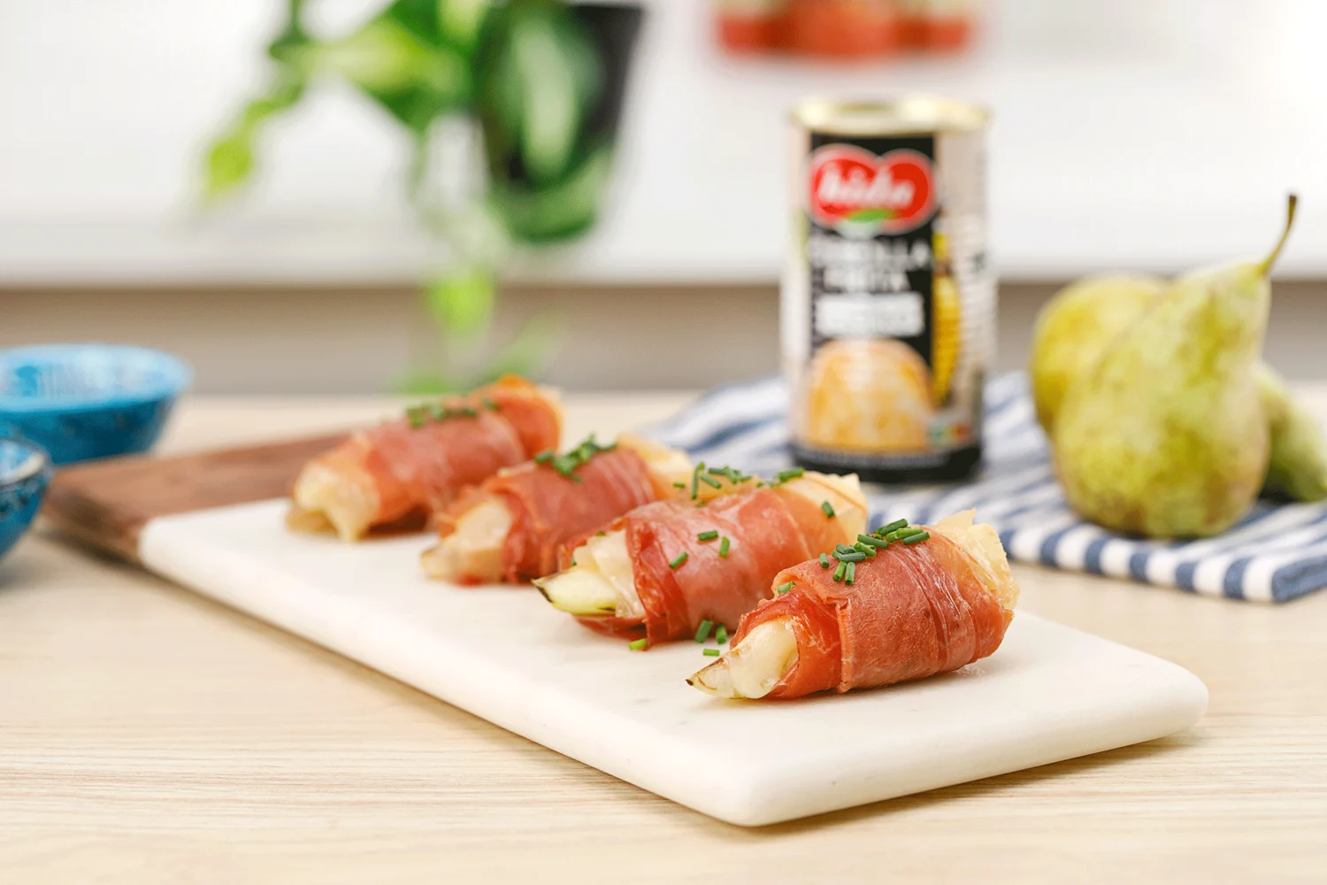 5 recetas de tapas gourmet para convertir tu casa en un restaurante receta-rollitos-hojaldre